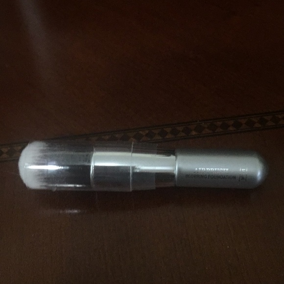 3 IT Cosmetics Brushes - All New in Wrapping - Picture 4 of 4